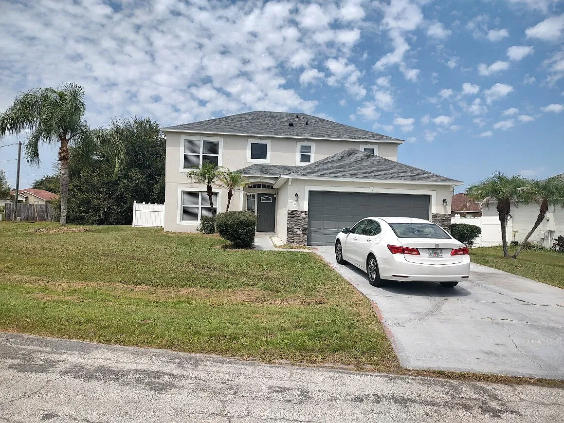 4 bed, 2.5 bath, 2215 sqft, $2,100 — Photo 1