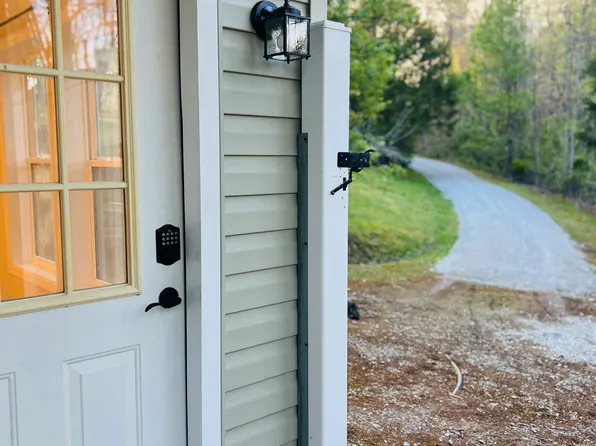 530 Slick Fisher Rd, Lake Toxaway, NC 28747