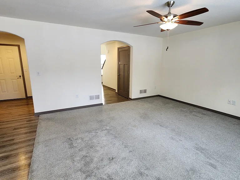 Jefferson 3 Bedroom — Photo 7