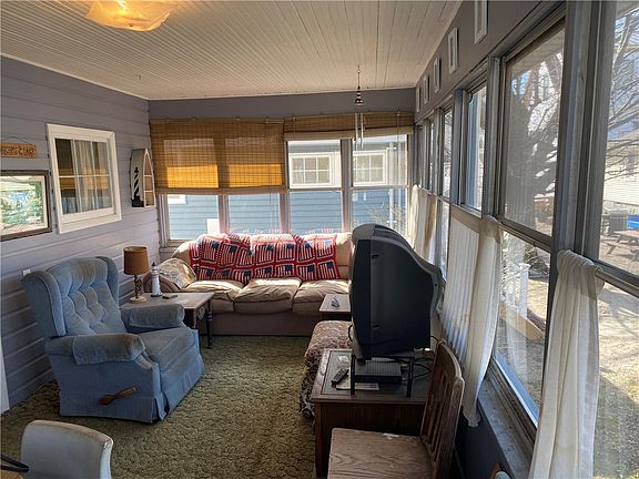 3rd image of 3189 Lake Front Dr