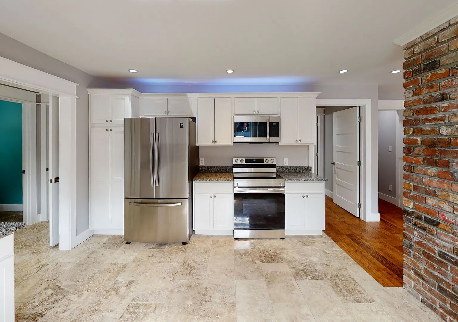 Waitlist for Aug2027Jul2028 Now Open! |4BR in Fort Sanders Duplex | Near UTK Campus | 17th & High... — Photo 2