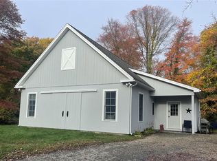 320 Vineyard Point Rd, Guilford, CT 06437