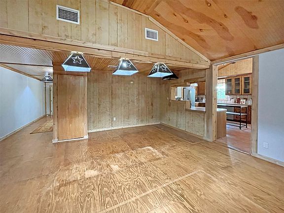 4th image of 207 Arrowcrest Dr