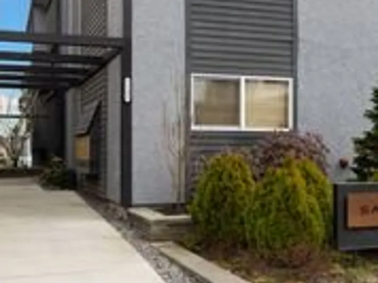 2132 California Ave SW — Photo 8
