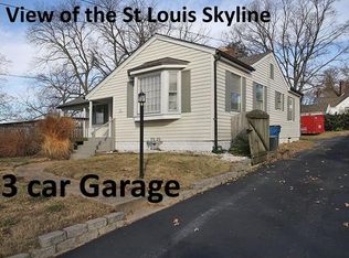 44 Grandview Dr, Collinsville, IL 62234