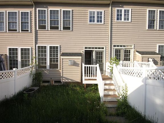 3rd image of 23136 Basswood Hill Dr