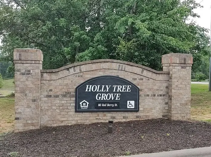 Holly Tree Grove — Photo 2
