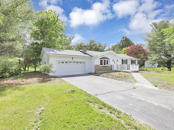 4th image of 8 Summit Glen Rd
