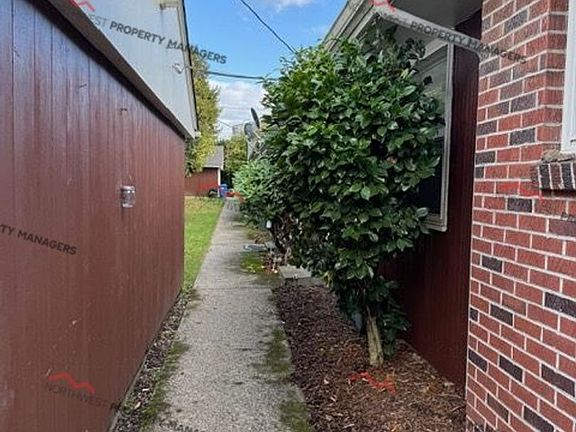 2nd image of 1614-1630 SW Snively Ave #1614