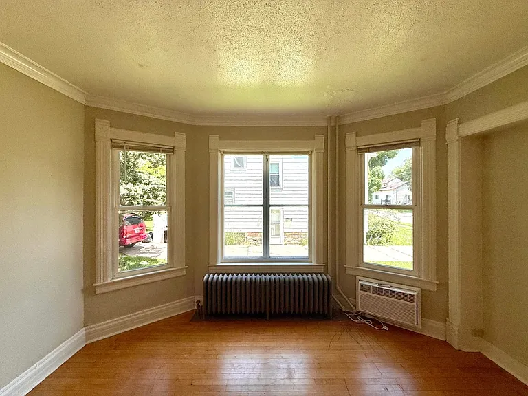 238 Scott Ave — Photo 6