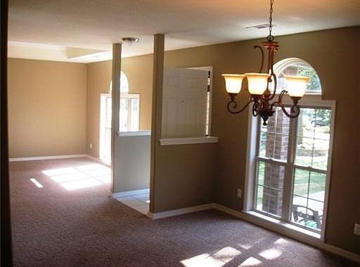 3rd image of 520 Primrose Ave