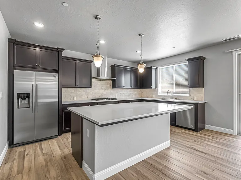 1683 N Ryan Ave — Photo 37