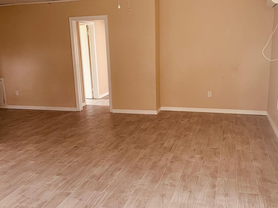 2nd image of 1017 Beach Ct