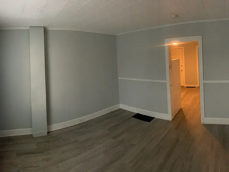 229 W Diamond St — Photo 3