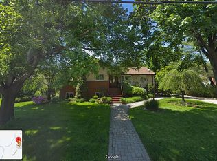 325 Castle Dr, Englewood Cliffs, NJ 07632