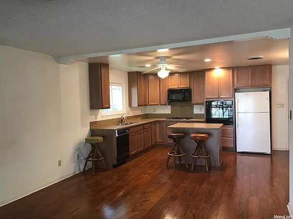 3rd image of 6807 47th St