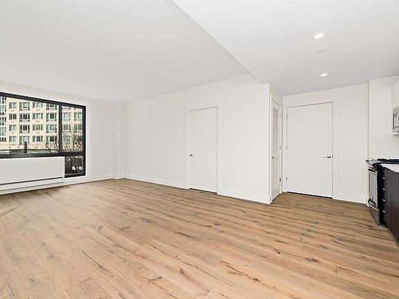 4th image of 2519 43rd Ave #202