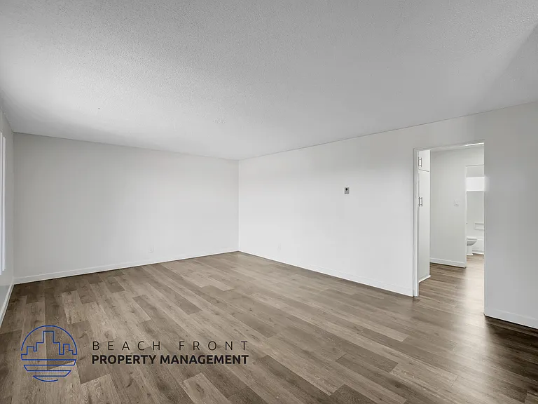 1576 Elm Ave — Photo 5