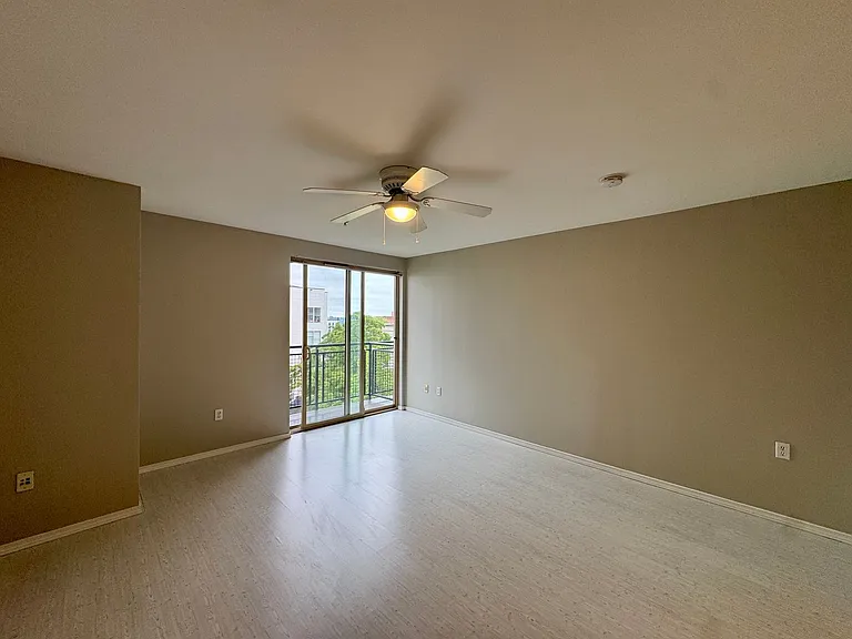 1323 Boren Ave #512 — Photo 4