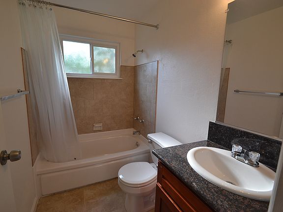 5th image of 4739 Johnson Dr