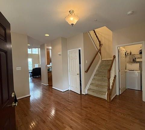 4th image of 405 Bostonian Way