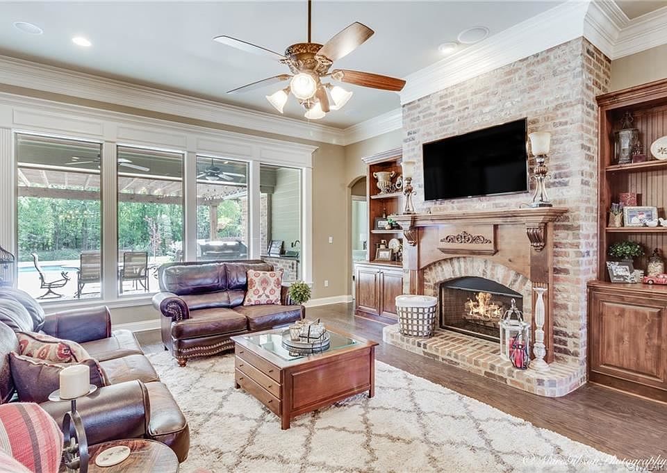 2nd image of 235 Piccadilly Ln