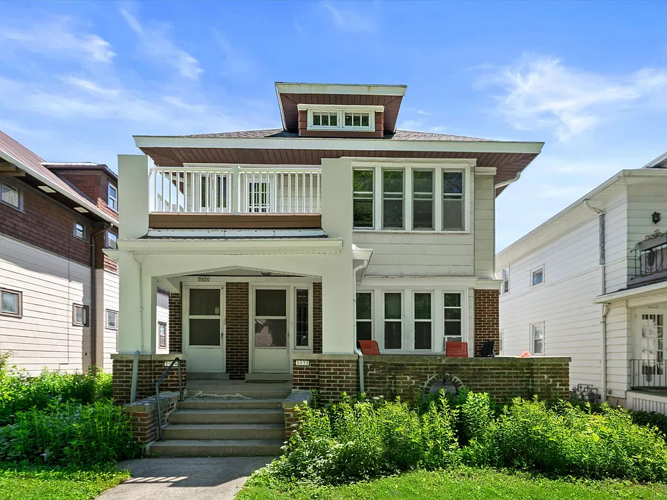 2934 N Maryland Ave #3934