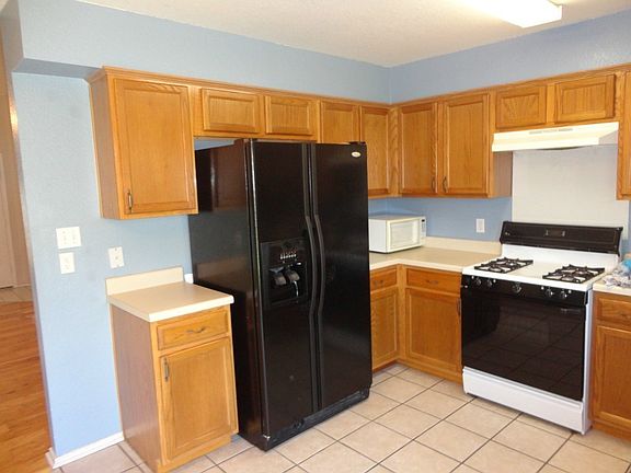 4th image of 1018 Peggotty Pl