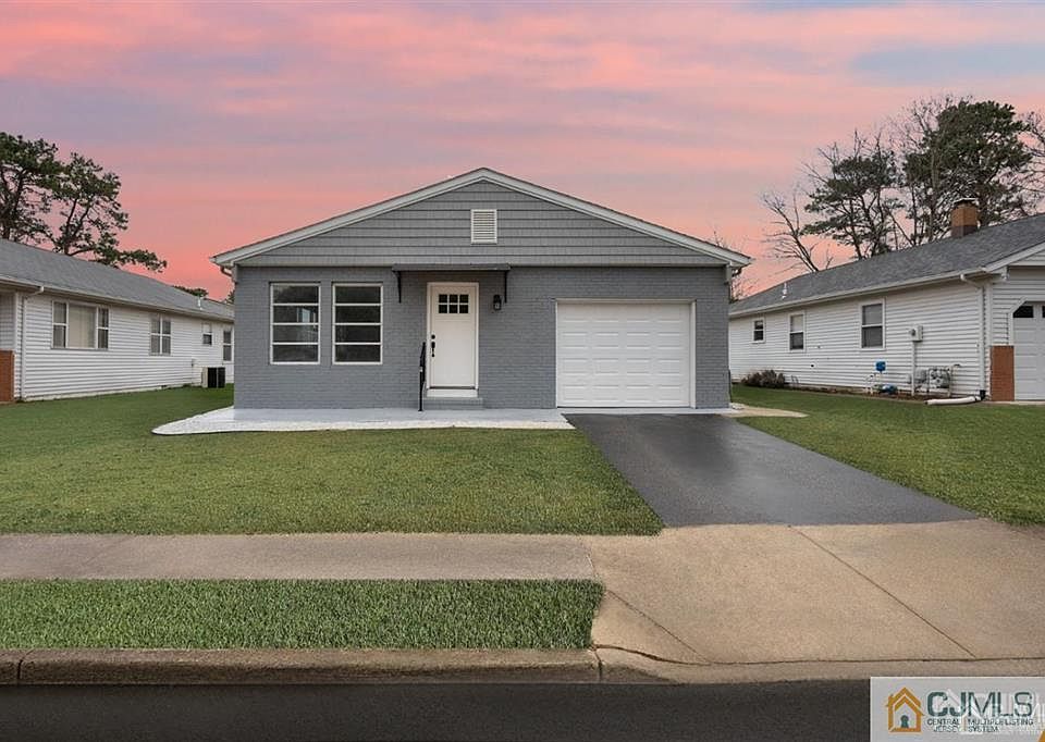 1st image of 122 Freeport Blvd