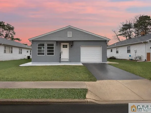 122 Freeport Blvd, Toms River, NJ 08757