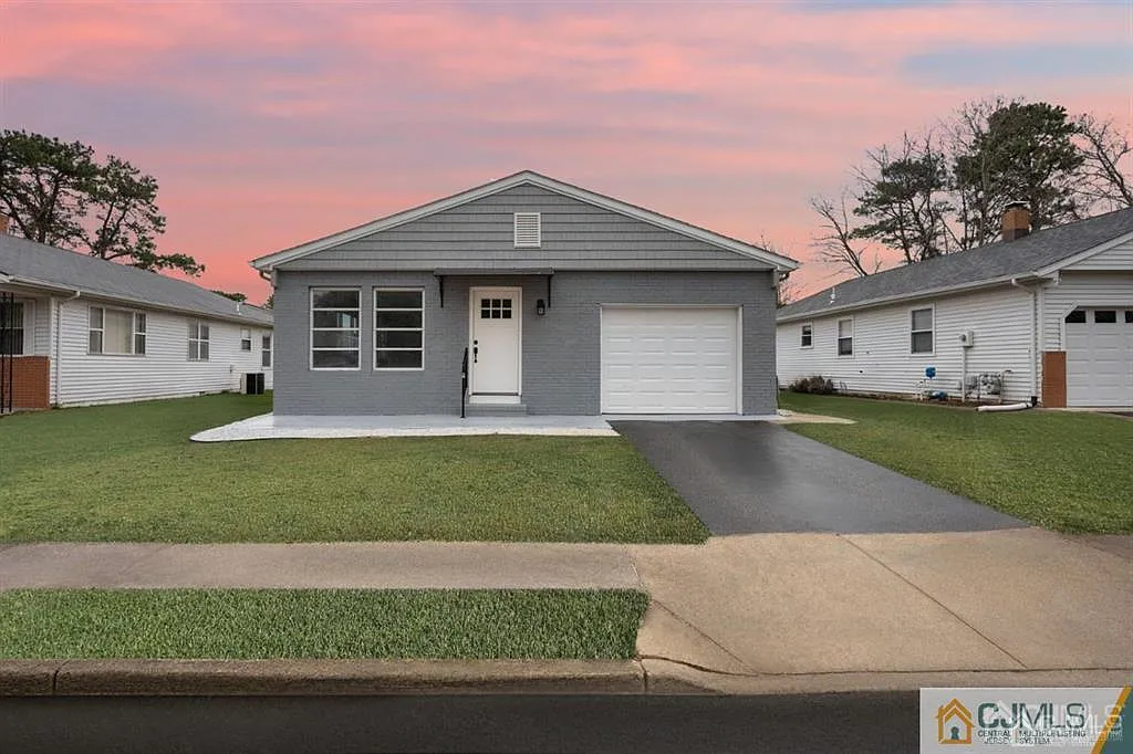 122 Freeport Blvd photo 1