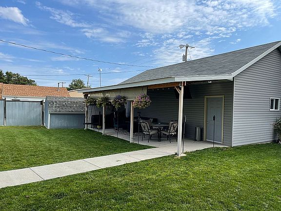 3rd image of 805 S Main St