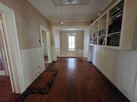 4th image of 815 E Washington Ave