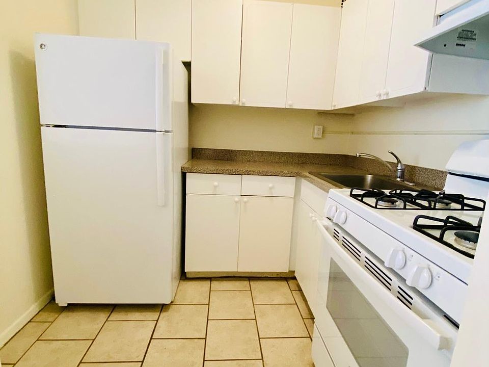 1st image of 21 Lake St #1S