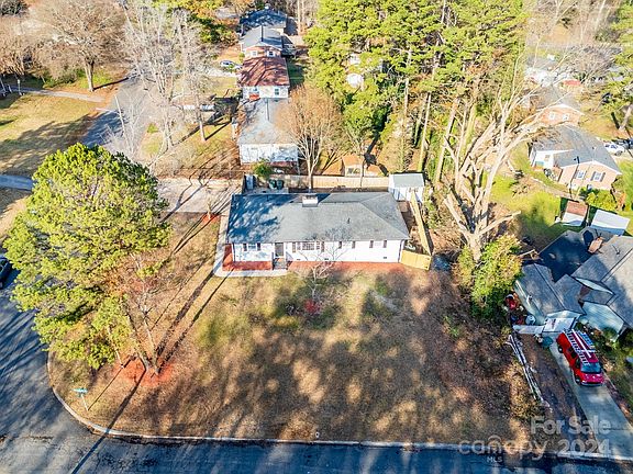 3rd image of 1206 Kenilworth Dr