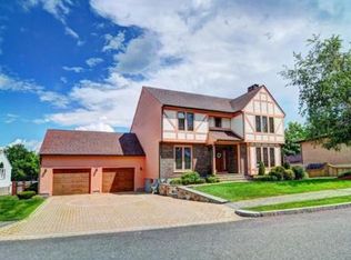 9 Valdora Dr, Stoneham, MA 02180