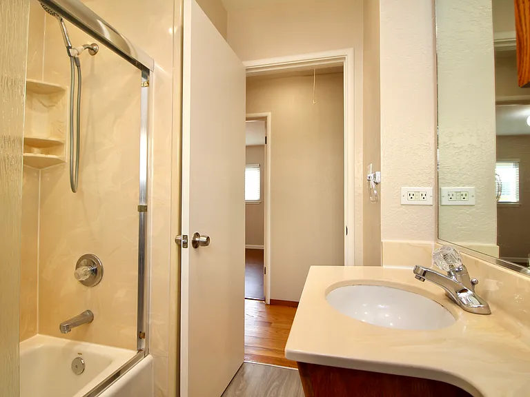 1358 Henderson Ln — Photo 7