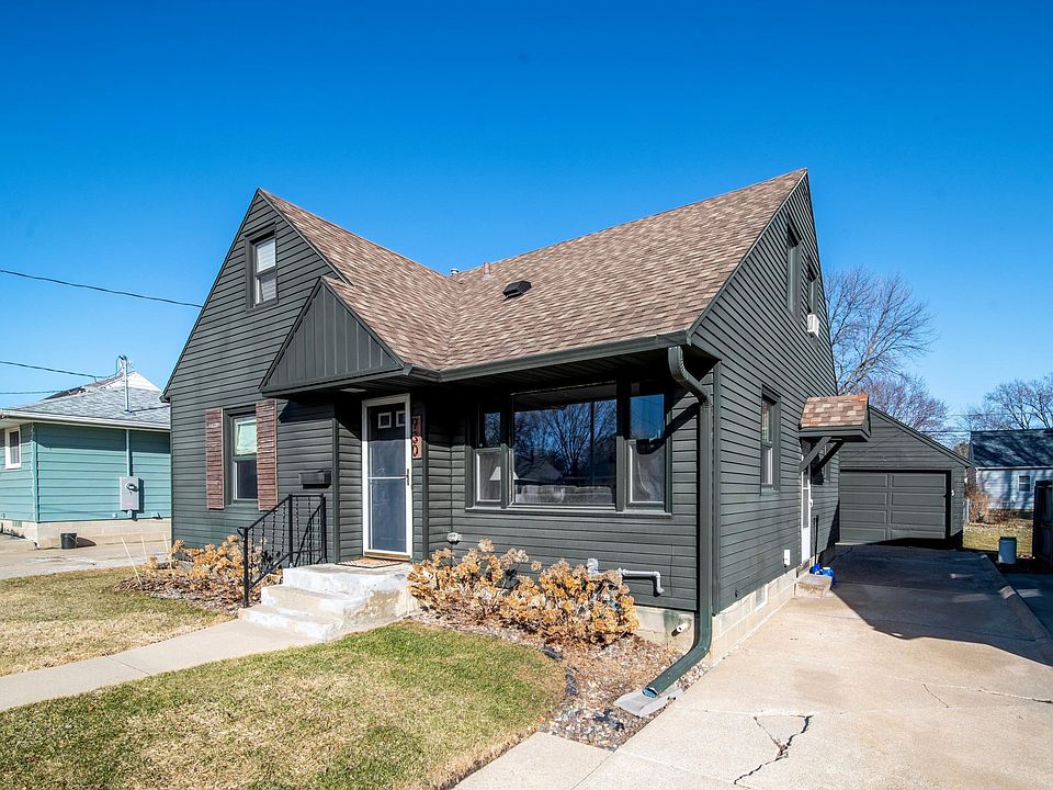 1st image of 930 13th Ave NE