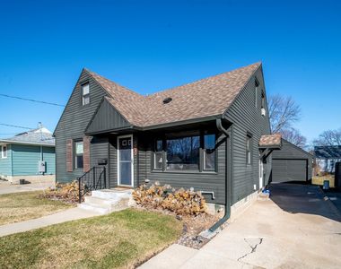 930 13th Ave NE, Rochester, MN, 55906