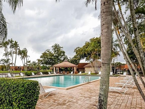 5th image of 11927 SW 11th Ct