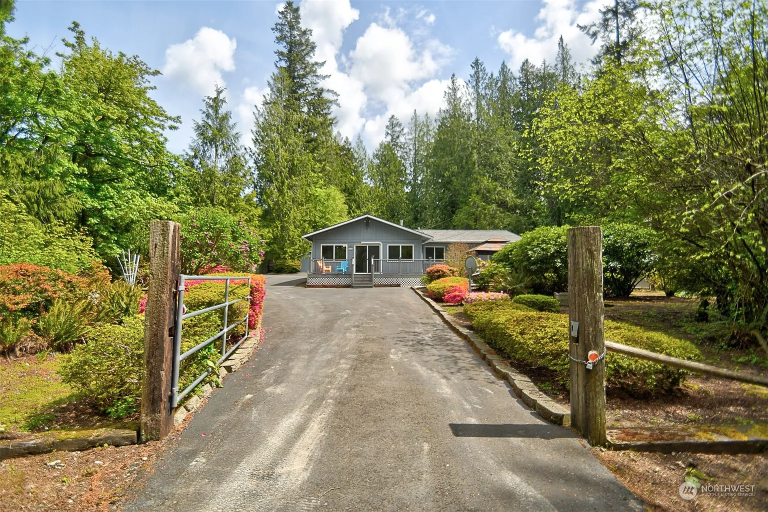 8642 Fernwood Street NE photo 1