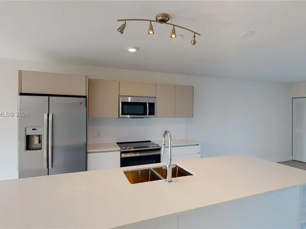 2555 193rd St #2224, Miami, FL 33180