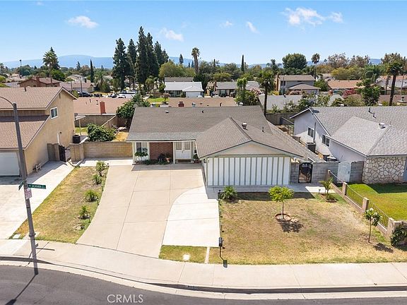 3rd image of 835 Jacaranda St