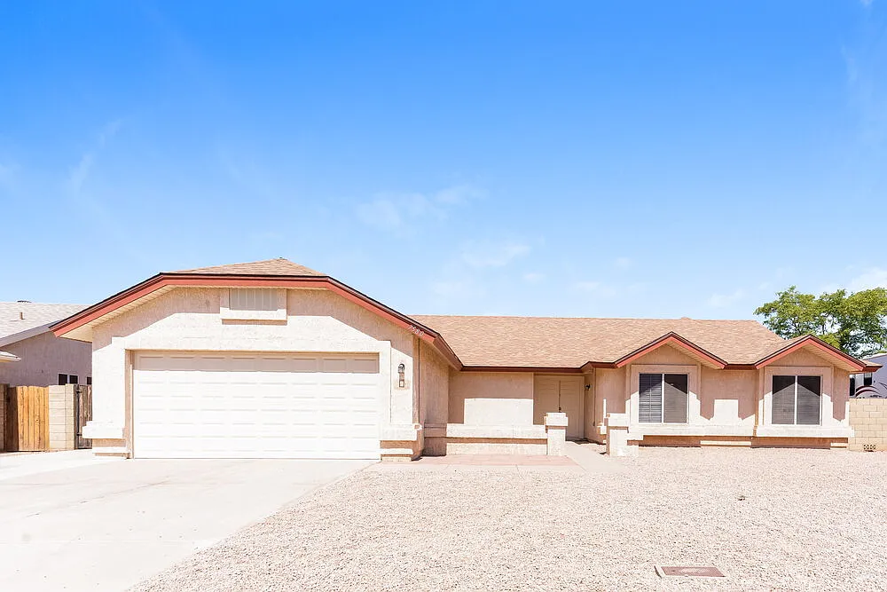 3 bed, 2.0 bath, 1866 sqft, $2,220 — Photo 1