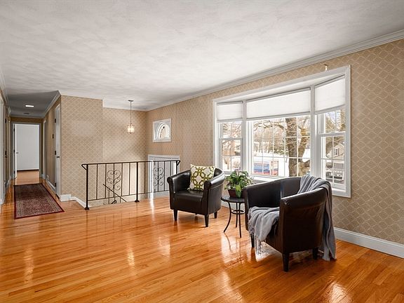 4th image of 2 Iroquois Rd