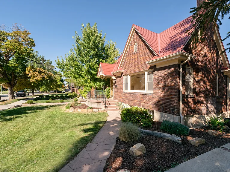1621 E Princeton Ave — Photo 25