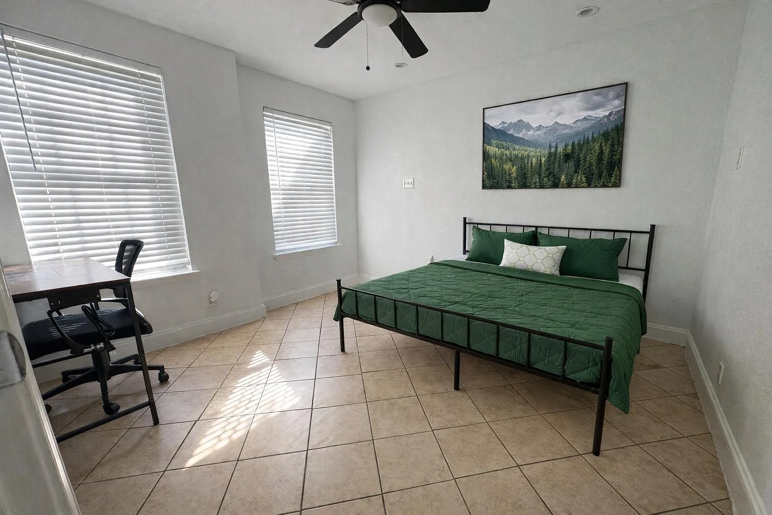 4 bed, 2.5 bath, 2092 sqft, $819 — Photo 1