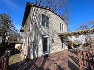 305 S Rosedale Ct, Round Lake, IL 60073