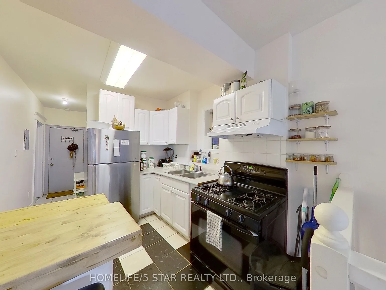 3 bed, $2,995 — Photo 3