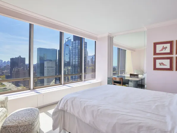 870 United Nations Plaza image 13 of 19